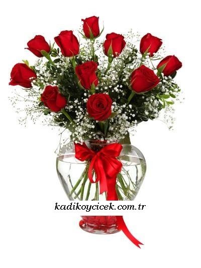 Kalp Cam İçinde Kırmızı Güller